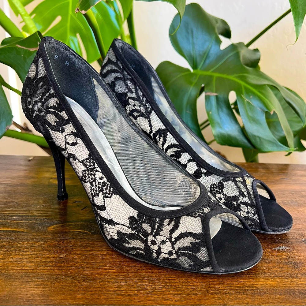 Stuart Weitzman Black Lace Peep Toe Satin Heels US9